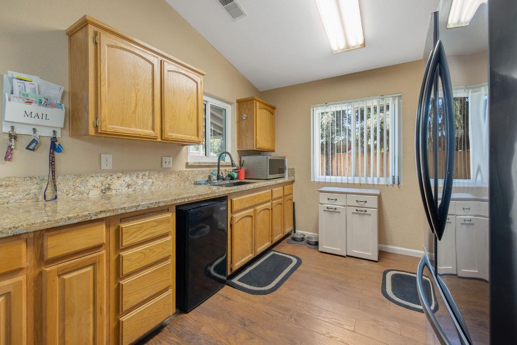 Image 9 of property listing at 517 Tucker Avenue, Sanger, CA 93657