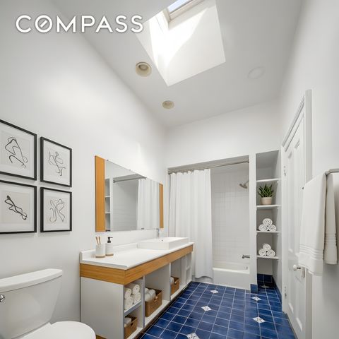 28 College Place, New York City, NY 11201