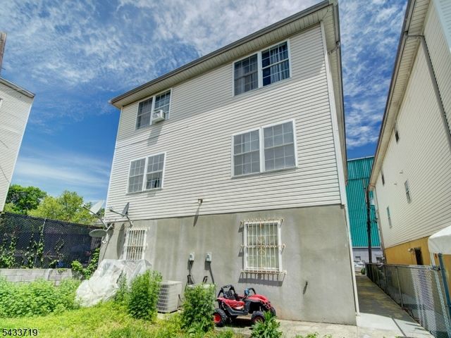 92 E Bigelow St, Newark City, NJ 07114