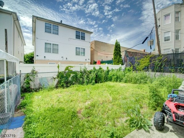92 E Bigelow St, Newark City, NJ 07114
