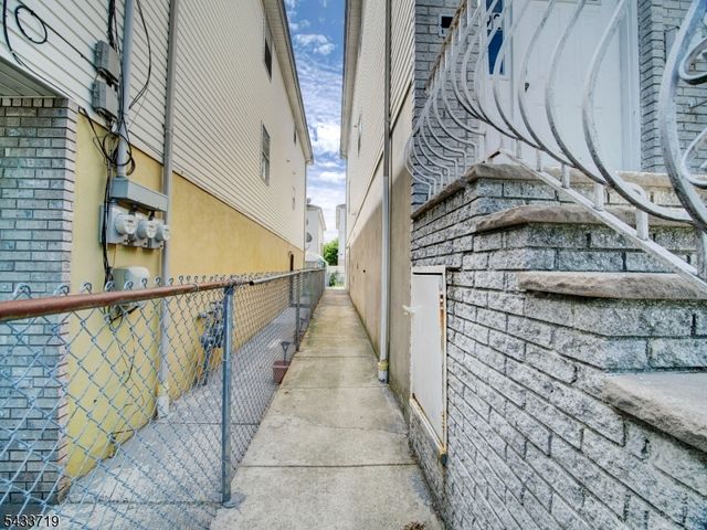 92 E Bigelow St, Newark City, NJ 07114