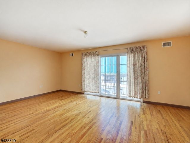92 E Bigelow St, Newark City, NJ 07114