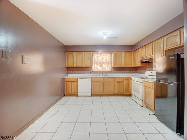 92 E Bigelow St, Newark City, NJ 07114