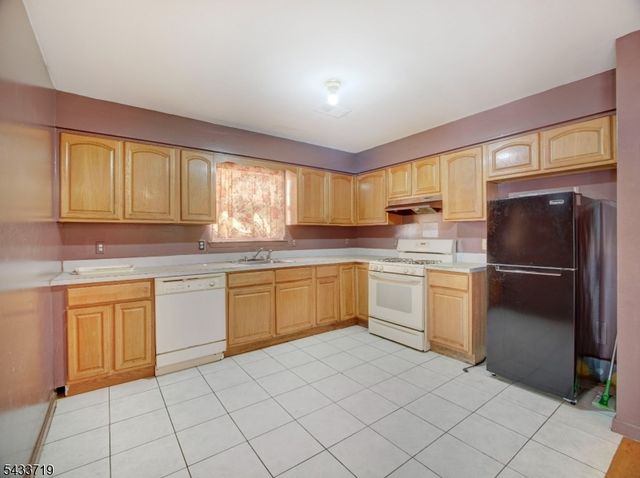 92 E Bigelow St, Newark City, NJ 07114