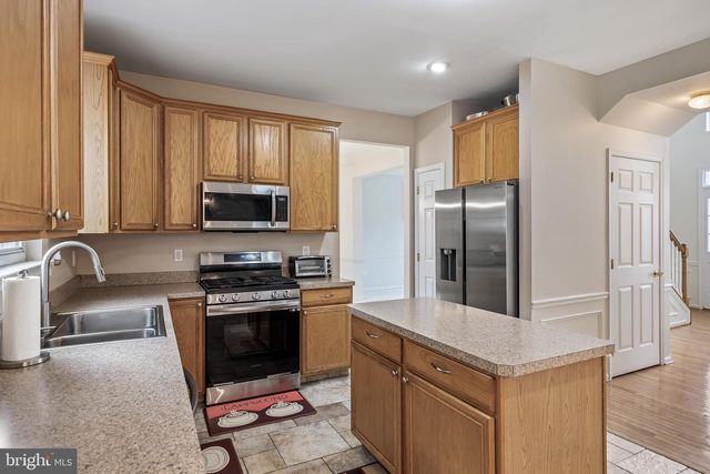 6 TWISTING LN, Sicklerville, NJ 08081