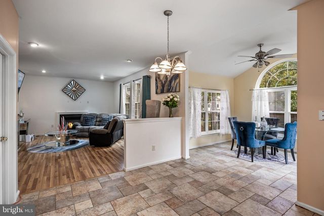 6 TWISTING LN, Sicklerville, NJ 08081