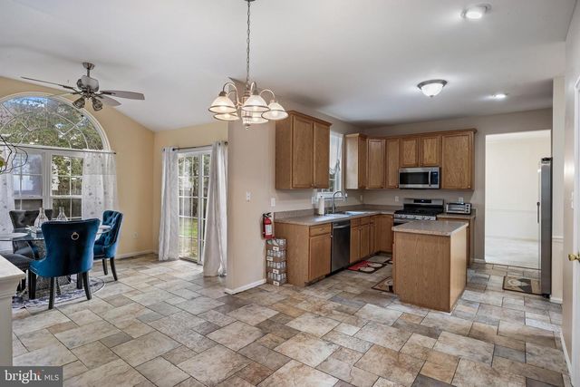 6 TWISTING LN, Sicklerville, NJ 08081