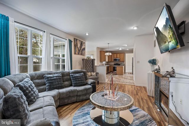 6 TWISTING LN, Sicklerville, NJ 08081