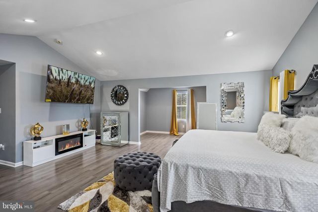 6 TWISTING LN, Sicklerville, NJ 08081
