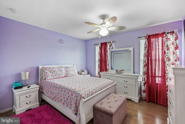 6 TWISTING LN, Sicklerville, NJ 08081
