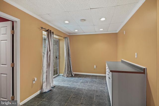 6 TWISTING LN, Sicklerville, NJ 08081
