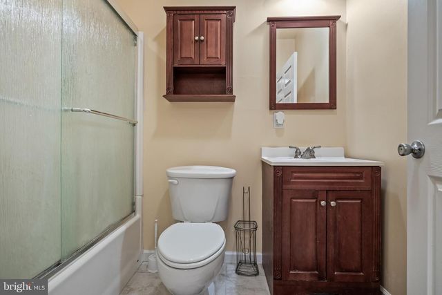 6 TWISTING LN, Sicklerville, NJ 08081