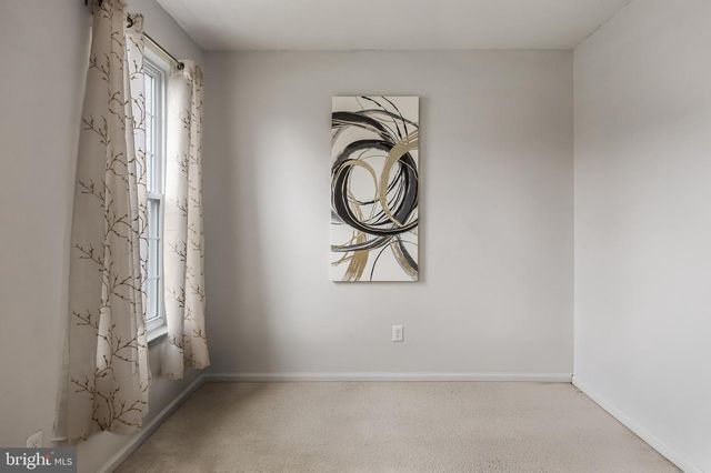 6 TWISTING LN, Sicklerville, NJ 08081