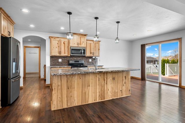 3515 MAYAPPLE DRIVE, Green Bay, WI 54311