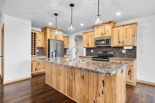 3515 MAYAPPLE DRIVE, Green Bay, WI 54311
