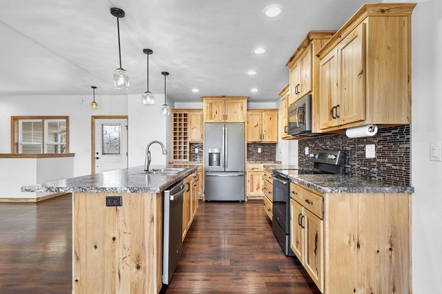 3515 MAYAPPLE DRIVE, Green Bay, WI 54311