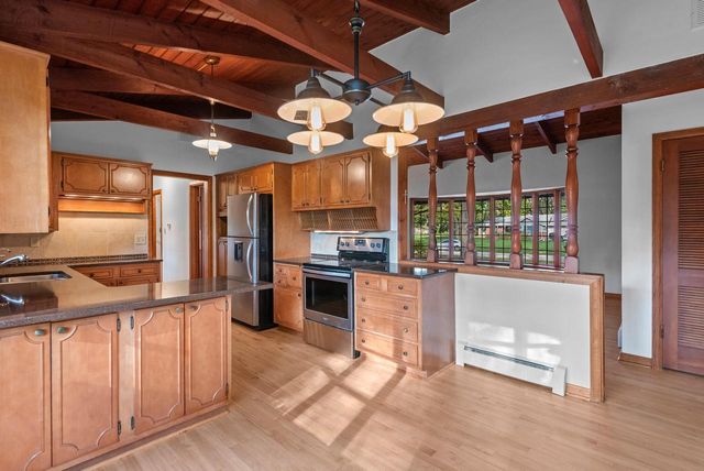 N55W15827 Lavender Lilac LANE, Menomonee Falls, WI 53051