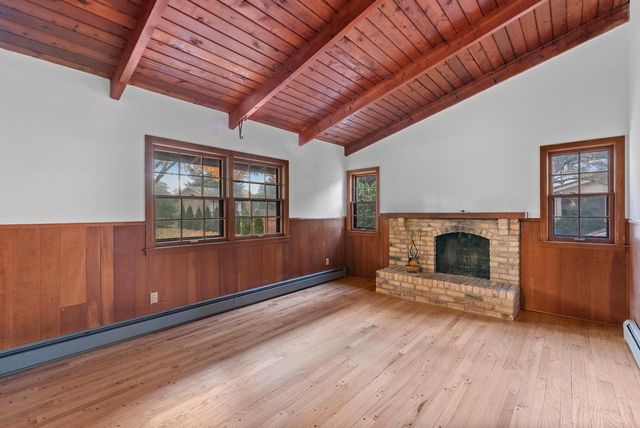 N55W15827 Lavender Lilac LANE, Menomonee Falls, WI 53051