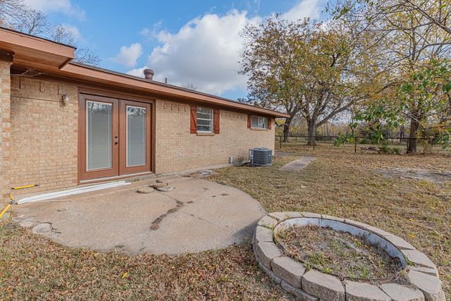 300 County Road 4550, Trenton, TX 75490