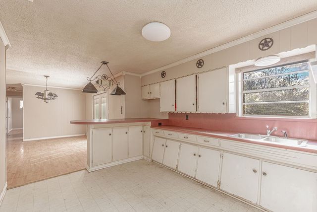 300 County Road 4550, Trenton, TX 75490