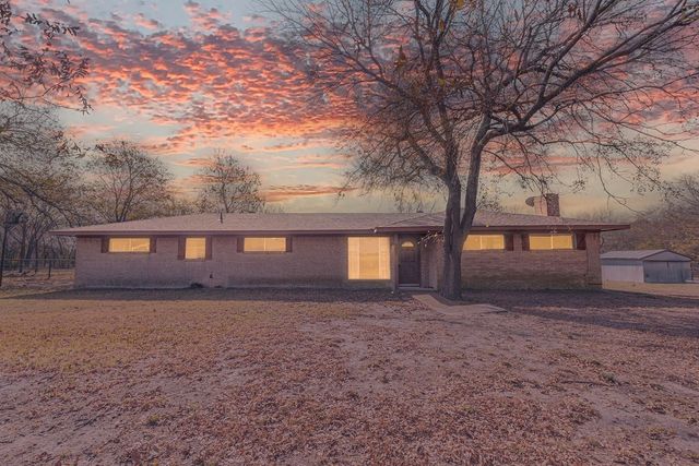 300 County Road 4550, Trenton, TX 75490