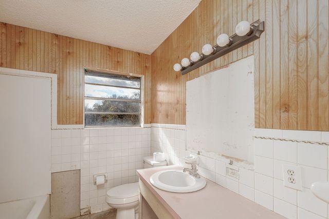 300 County Road 4550, Trenton, TX 75490