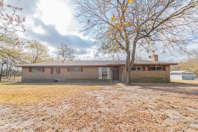 300 County Road 4550, Trenton, TX 75490