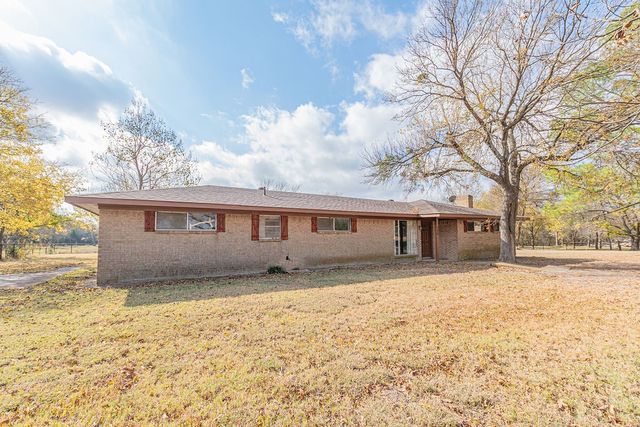 300 County Road 4550, Trenton, TX 75490