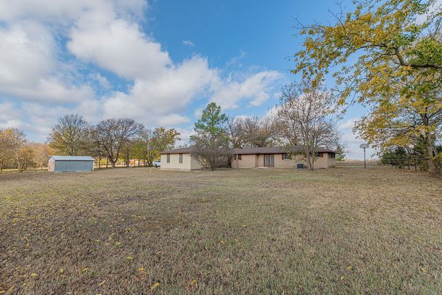 300 County Road 4550, Trenton, TX 75490