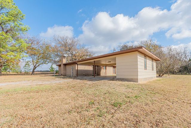 300 County Road 4550, Trenton, TX 75490