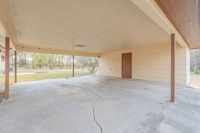 300 County Road 4550, Trenton, TX 75490