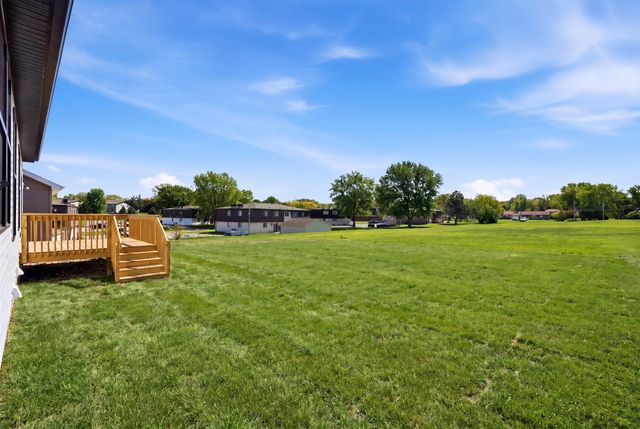 3329 Lincolnshire Road, Waterloo, IA 50701