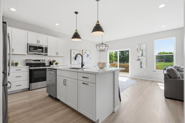 3329 Lincolnshire Road, Waterloo, IA 50701