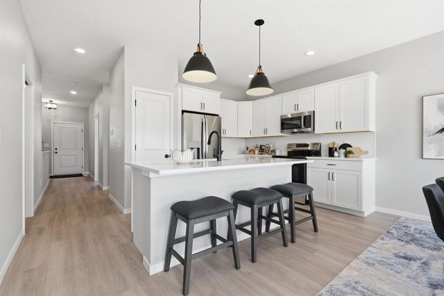 3329 Lincolnshire Road, Waterloo, IA 50701