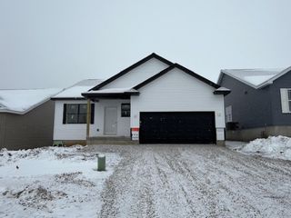 3329 Lincolnshire Road, Waterloo, IA 50701