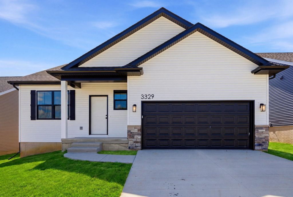 3329 Lincolnshire Road, Waterloo, IA 50701