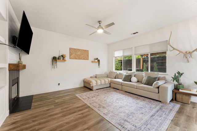 1341 Grove Creek Way, Lincoln, CA 95648