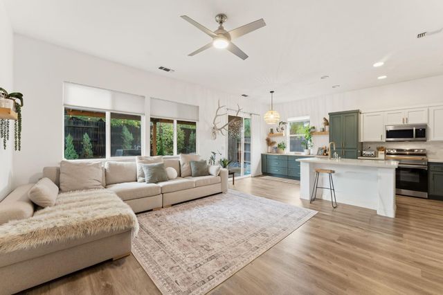 1341 Grove Creek Way, Lincoln, CA 95648