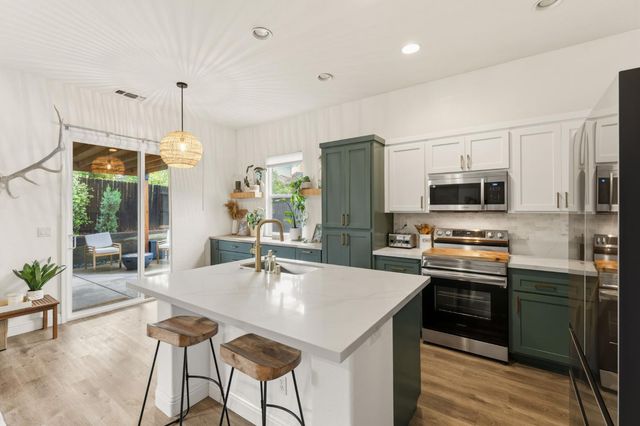 1341 Grove Creek Way, Lincoln, CA 95648
