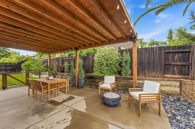 1341 Grove Creek Way, Lincoln, CA 95648