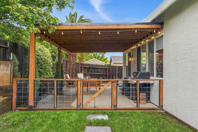 1341 Grove Creek Way, Lincoln, CA 95648