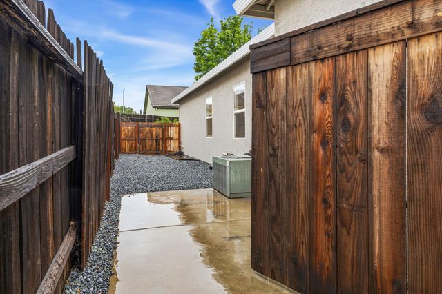 1341 Grove Creek Way, Lincoln, CA 95648