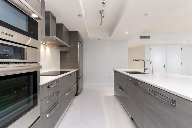 17201 Collins Ave 1807, Sunny Isles Beach, FL 33160