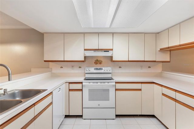 2651 MICHAEL PLACE 104, Dunedin, FL 34698