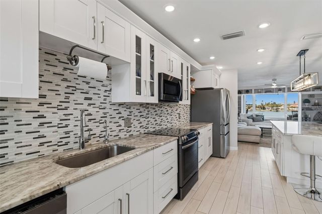 770 ISLAND WAY N204, Clearwater, FL 33767