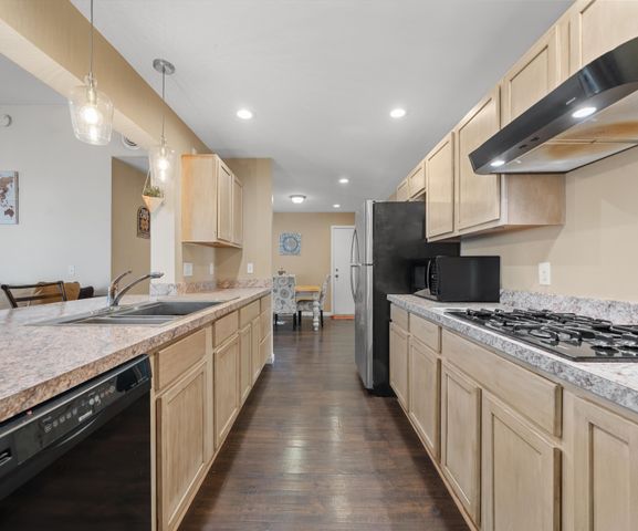 680 Leveque Circle, Frenchtown Twp, MI 48117