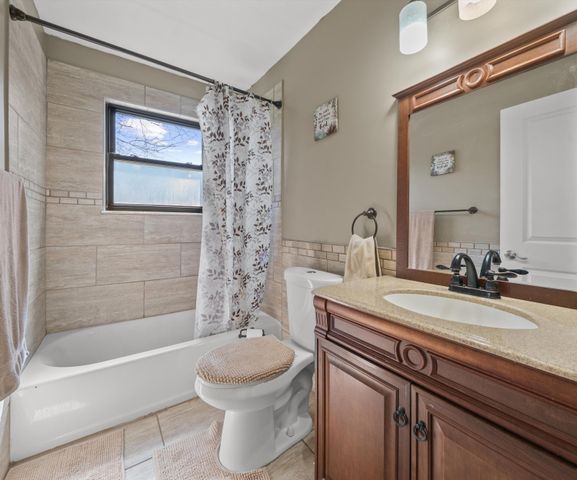 680 Leveque Circle, Frenchtown Twp, MI 48117