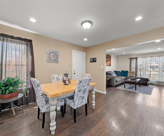 680 Leveque Circle, Frenchtown Twp, MI 48117