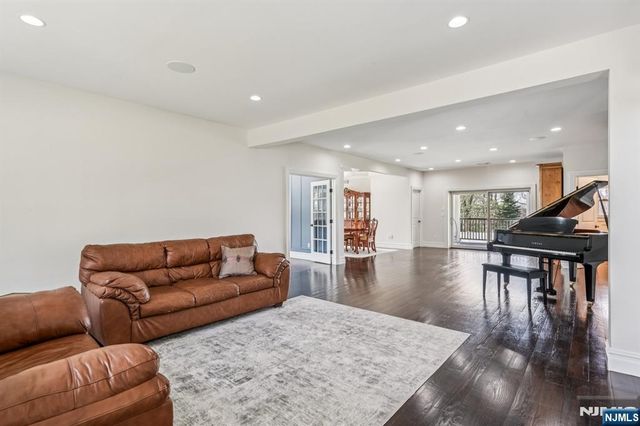 73 Maple Avenue, Wayne, NJ 07470