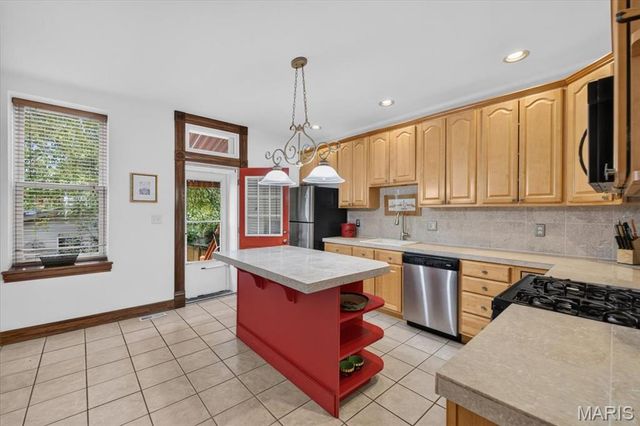 2919 Michigan Avenue, St Louis, MO 63118